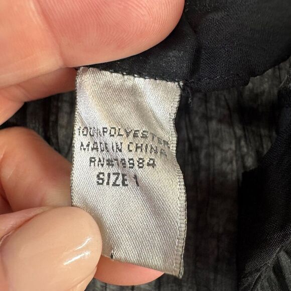 Chicos Top 1 Small Black White Floral Sheer Crinkle Long Sleeve V Neck Button Up - Picture 11 of 12